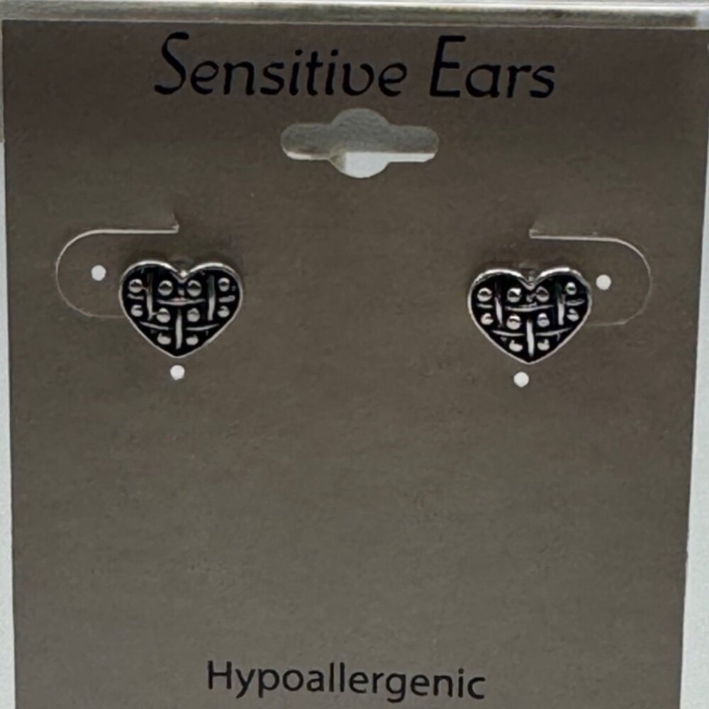 Sensitive Ears Heart Stud Earrings Hypoallergenic Silver Tone Metal  New